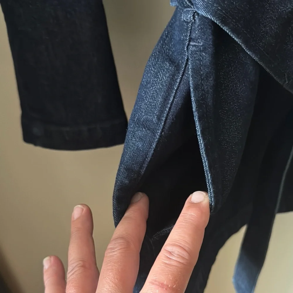 💙🐟🐳🔵Eddie Bauer Blue Jean Jacket Classic Lightweight Design - Picture 4 of 10